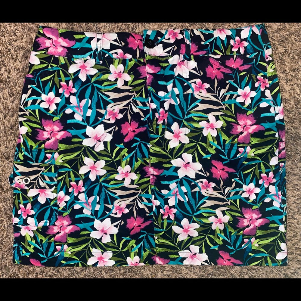 Super cute floral skort! 😍